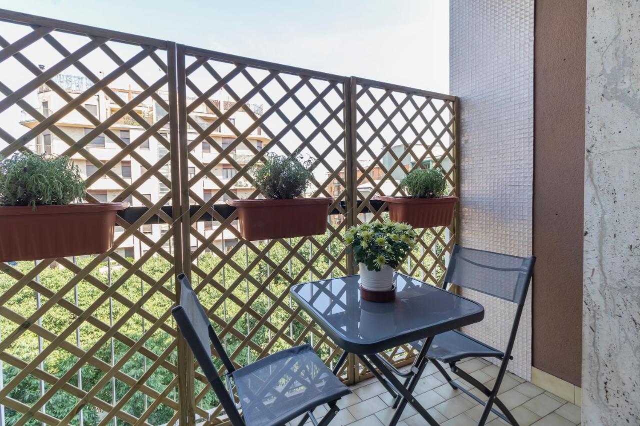 Altido Trendy Flat With Balcony, Easy Access To Milan Centre Apartment Luaran gambar
